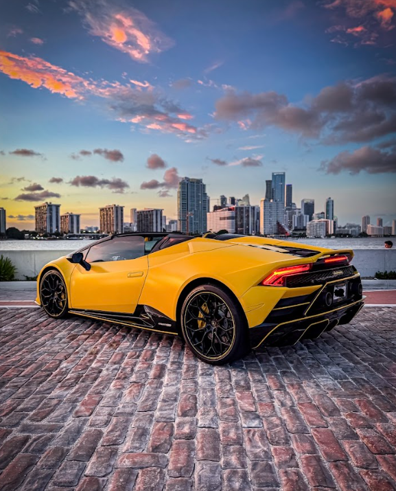 Lamborghini Huracan Evo Spyder Rental in Miami thumbnail 3