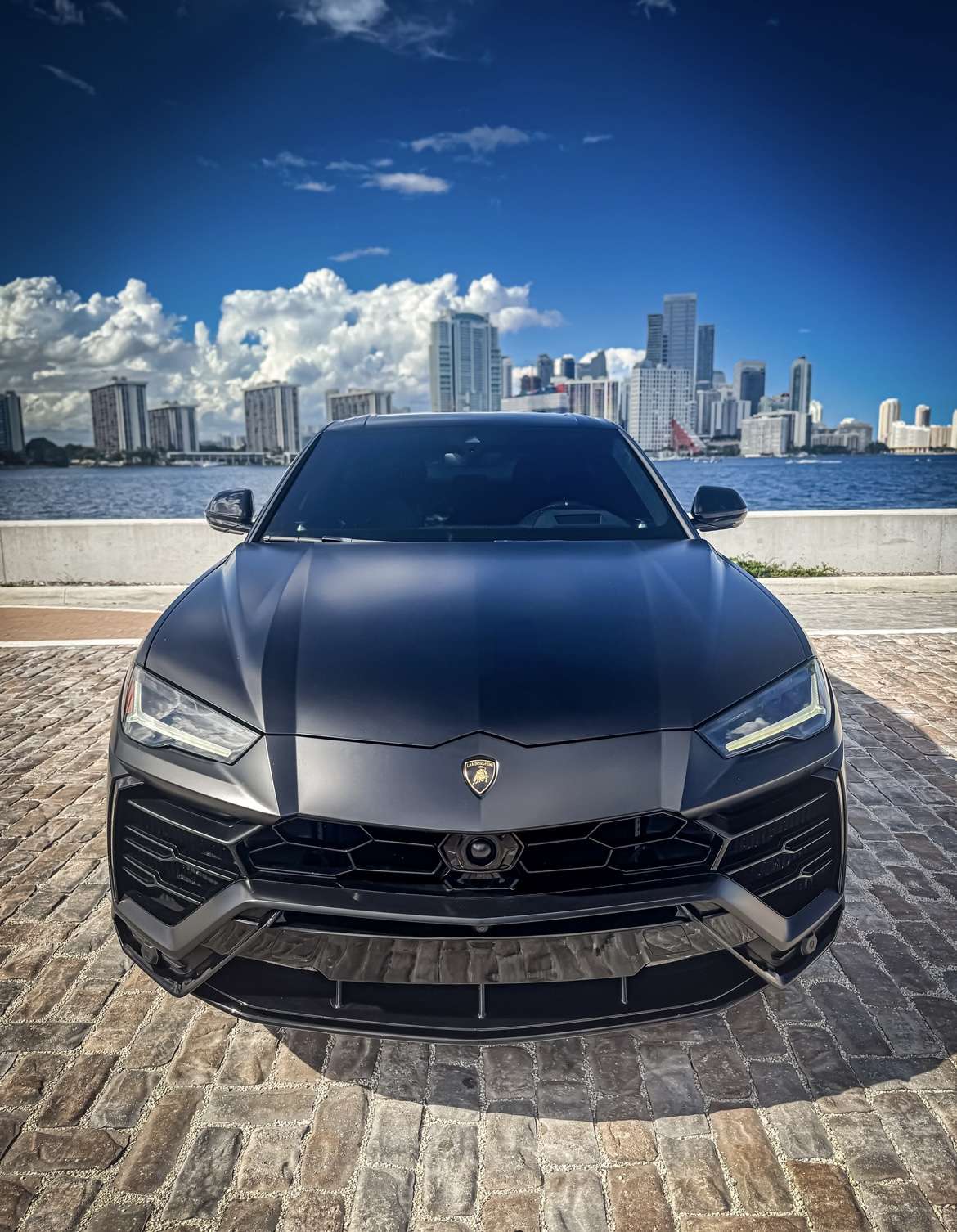 Lamborghini Urus Rental in Miami thumbnail 2