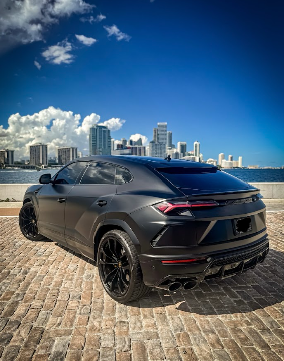 Lamborghini Urus Rental in Miami thumbnail 3