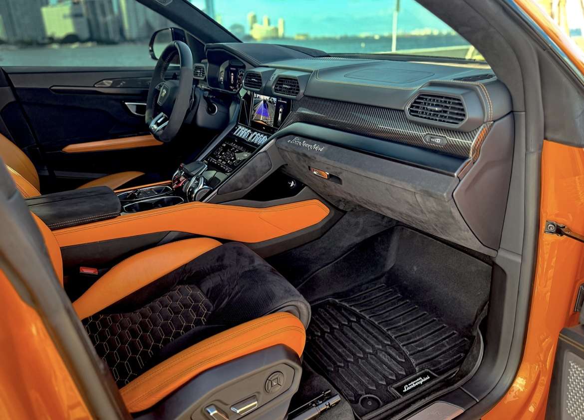 Lamborghini Urus Rental in Miami thumbnail 5