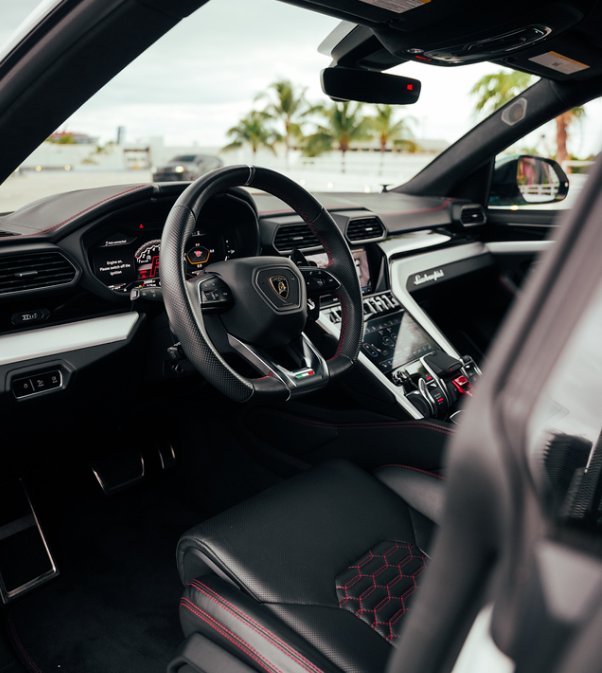 Lamborghini Urus Rental in Miami thumbnail 5