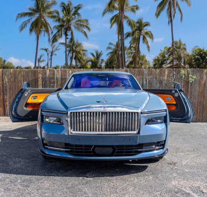Rolls Royce Spectre Rental in Miami thumbnail 2